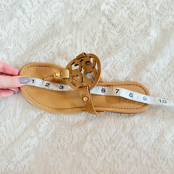 Tory Burch Miller patent leather logo sandals - Picture 10 of 11